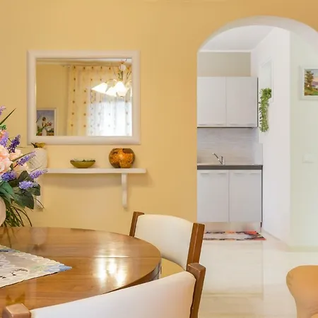 Giardino Dei Limoni Holiday home *